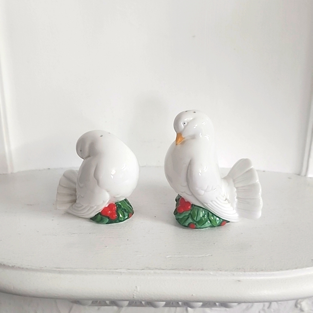 Vintage AVON Dove S and P Shakers. 1993 Dove Christmas Salt and Pepper Shakers.